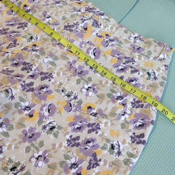 Gloria Vanderbilt Denim Floral Stretch High Waist Shorts Size 14 - Picture 8 of 8